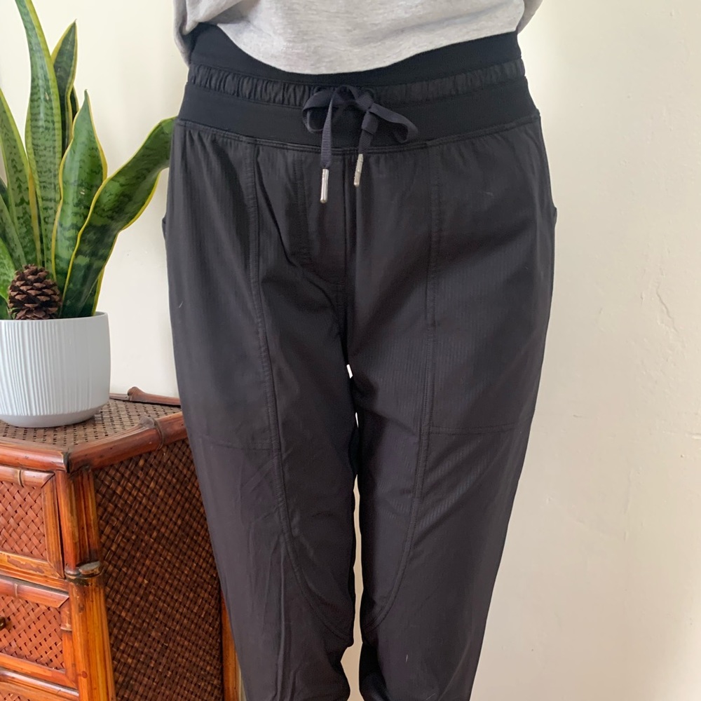 Lululemon joggers size 6